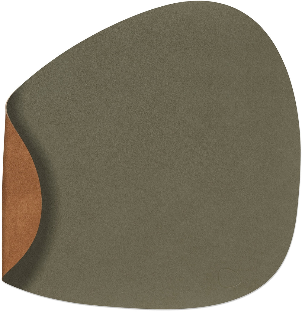 LIND DNA Tischsets Nupo - Leder - Armeegrün / Natur - Curved - doppelseitig - 44 x 37 cm - 2 Stück