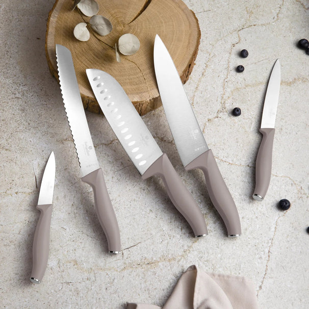 BerlingerHaus Messerset mit Messermagnetleiste Acaciahout Taupe - 6-teilig - Kochmesser, Brotmesser, Santokumes, Officemesser & Schälmesser