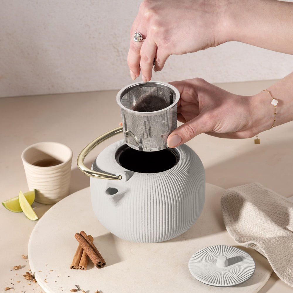 BerlingerHaus Teekanne mit Edelstahlfilter - Gusseisen Matt Creme - 1 Liter