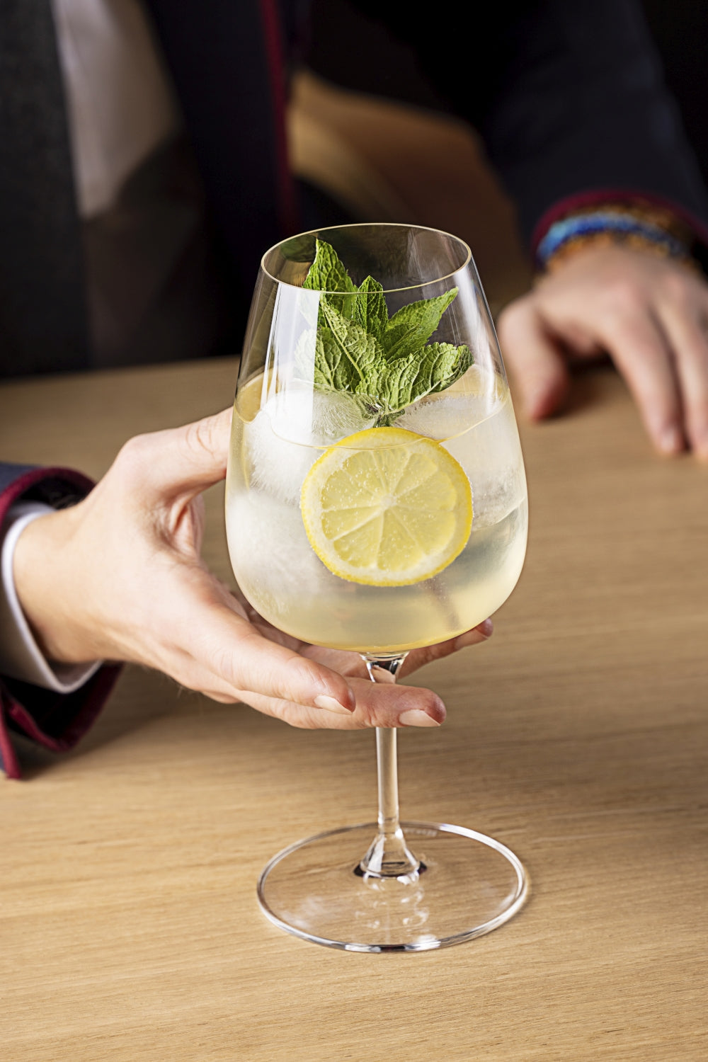 Mach dich bereit, deiner Erfrischung mit einem Lemon Spritz einen Boost zu geben!