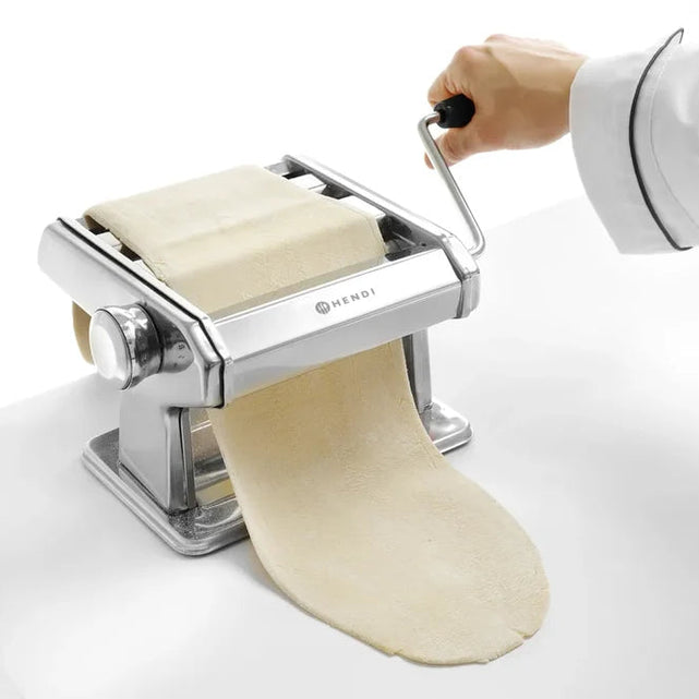 Ausrollen mit der Nudelmaschine