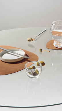 LIND DNA Tischsets Nupo - Leder - Armeegrün / Natur - Curved - doppelseitig - 44 x 37 cm - 2 Stück