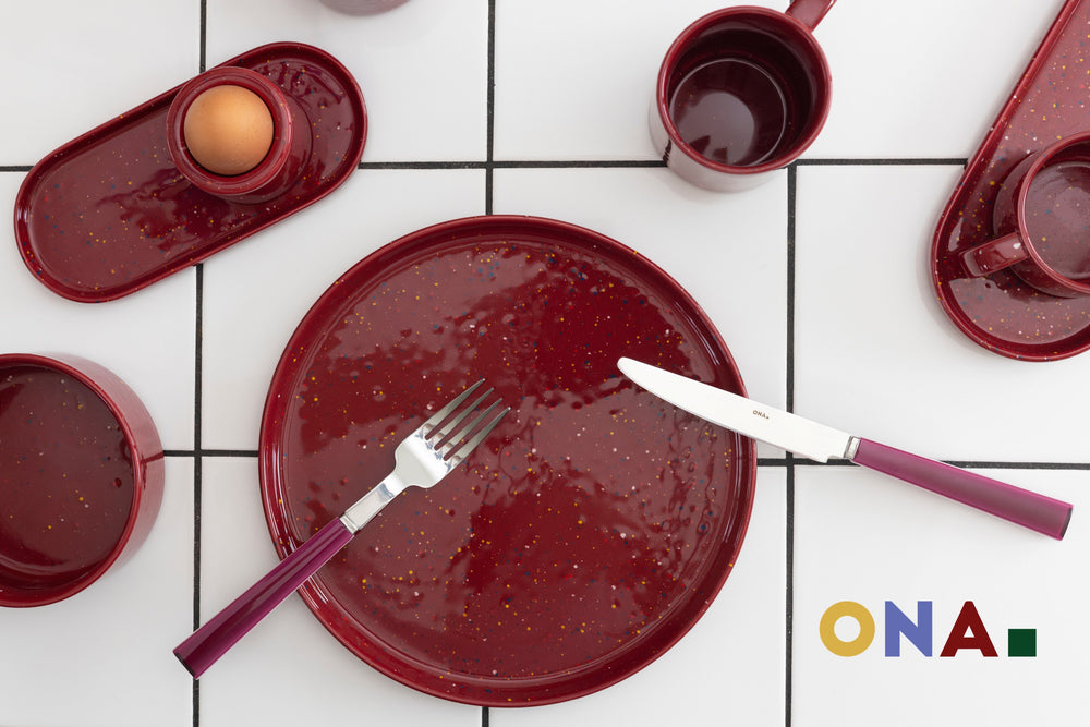 ONA Geschirrset Fika Burgundy 12-teilig / 4 Personen - 4 Speiseteller, 4 Frühstücksteller und 4 Schalen