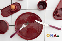 ONA Geschirrset Fika Burgundy 12-teilig / 4 Personen - 4 Speiseteller, 4 Frühstücksteller und 4 Schalen