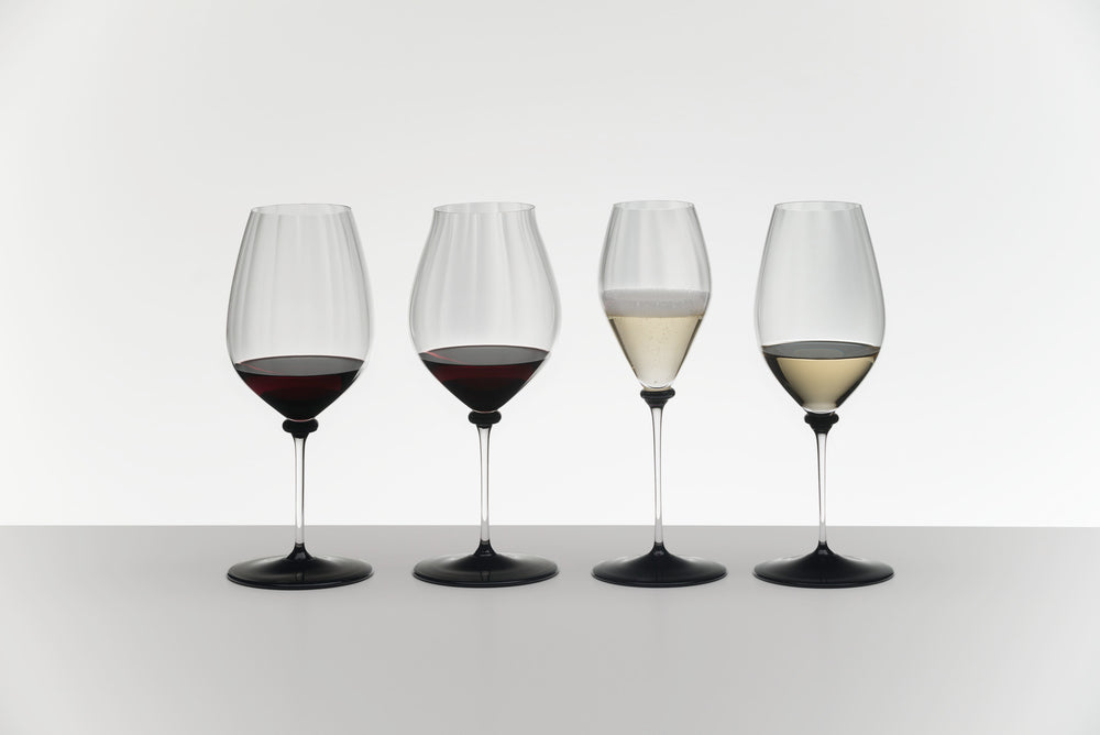 Riedel Rotweinglas Fatto A Mano Performance - Pinot Noir - Schwarze Bodenplatte - 830 ml