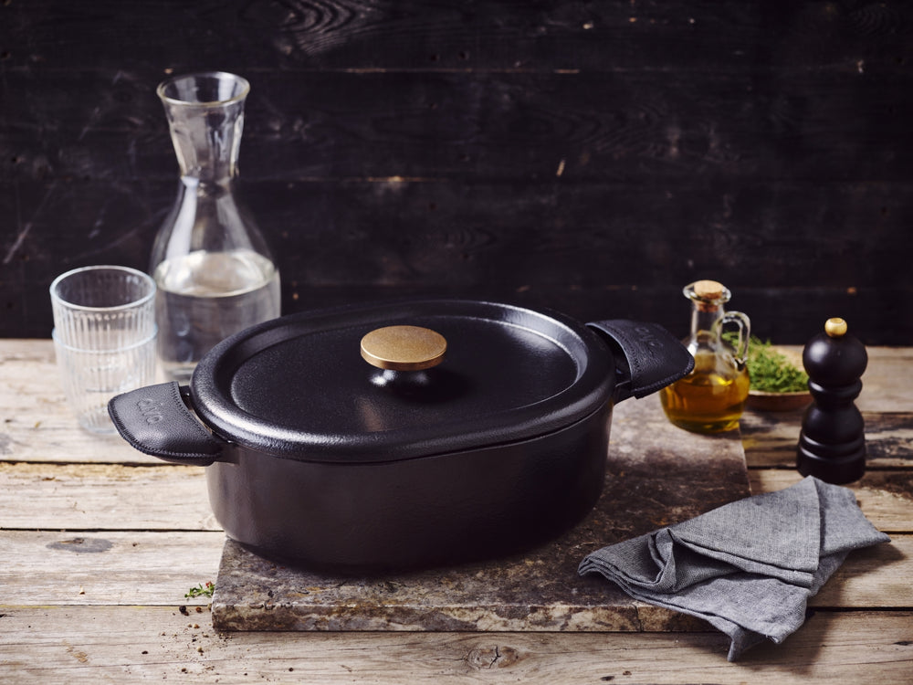Alva Bräter - Dutch Oven - Nori - Gusseisen ø 26 cm -emaillierte Antihaftbeschichtung + Gratis Ledergriffe