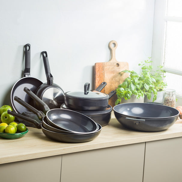 BK Schmorpfanne mit Deckel Easy Induction Schwarz ø 24 cm / 3,4 Liter - keramische Antihaftbeschichtung