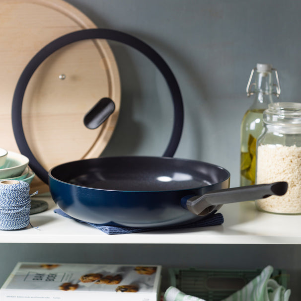 BK Schmorpfanne mit Deckel Enjoy Oxford Blue ø 28 cm - keramische Antihaftbeschichtung