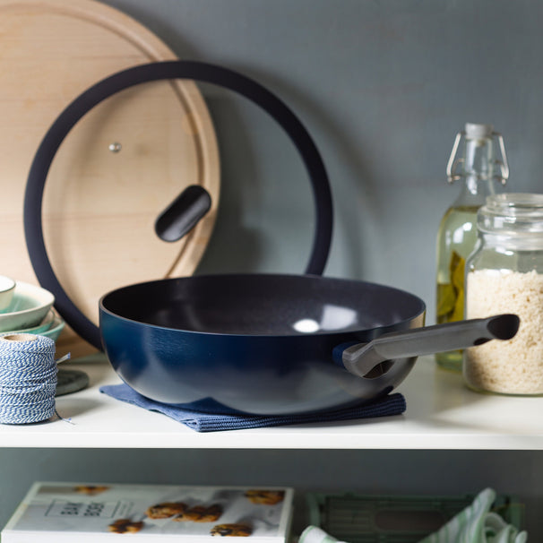 BK Wokpfanne mit Deckel Enjoy Oxford Blue ø 28 cm - keramische Antihaftbeschichtung