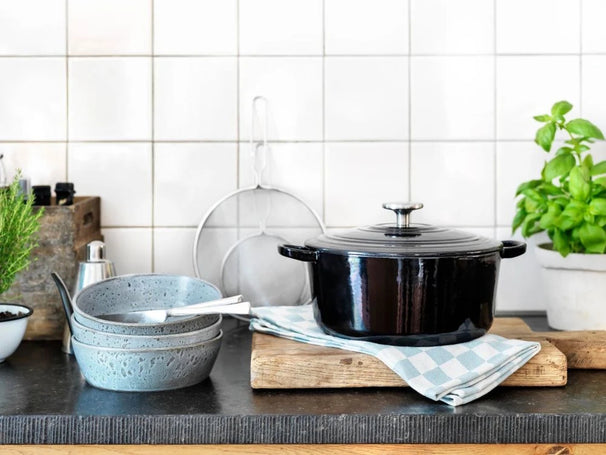 BK Bräter Bourgogne Jet Black Gusseisen ø 26 cm / 5,3 Liter - emaillierte Antihaftbeschichtung
