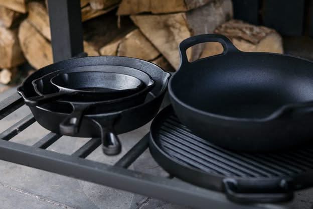Blackwell Pfannenset Gusseisen – Bratpfanne Ø 25 cm und Grillpfanne 23 x 23 cm – geeignet für alle Wärmequellen – ohne Antihaftbeschichtung 