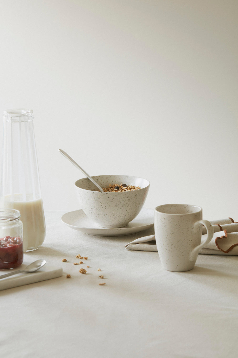 Broste Copenhagen Frühstücksset Nordic Vanilla 12-teilig / 4 Personen - 4 Frühstückteller, 4 Schalen und 4 Tassen