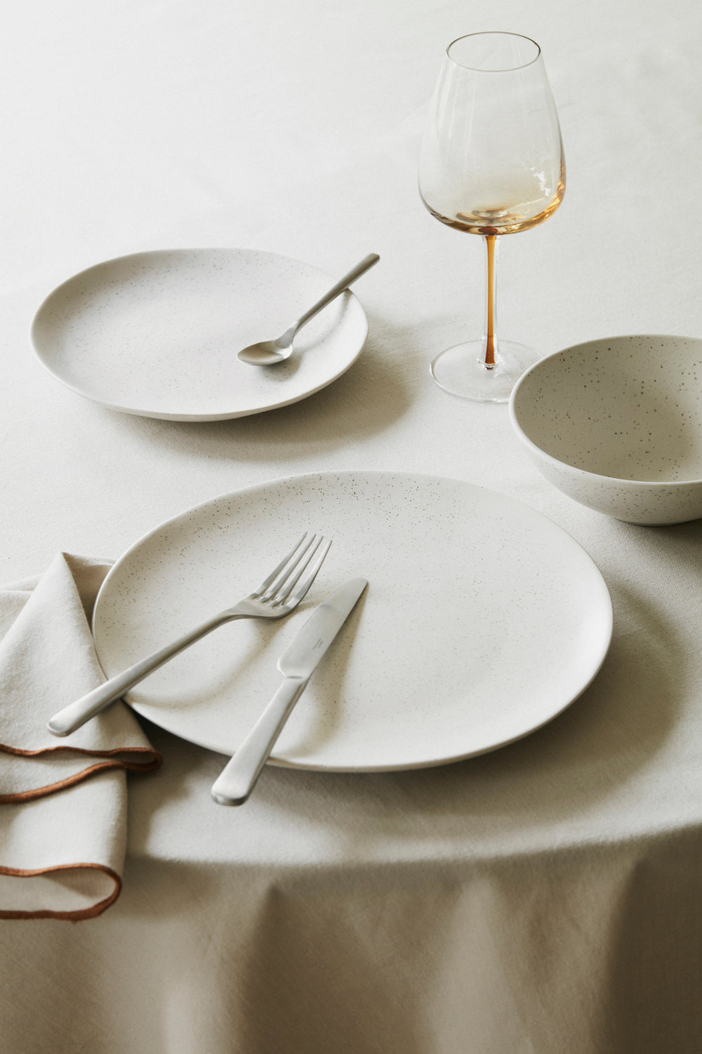 Broste Copenhagen Geschirrset Nordic Vanilla 6-teilig / 2 Personen - 2 Speiseteller, 2 Frühstückteller und 2 Schalen