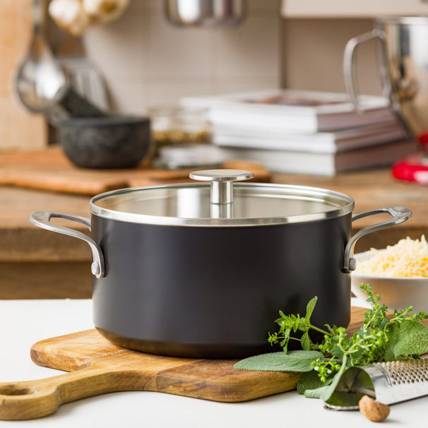 KitchenAid Kochtopf Aluminium Matt Schwarz ø 24 cm / 4,9 Liter - keramische Antihaftbeschichtung
