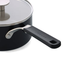 KitchenAid Steelpan Aluminium Mat Zwart ø 16 cm / 1.6 Liter - met deksel - detail 1