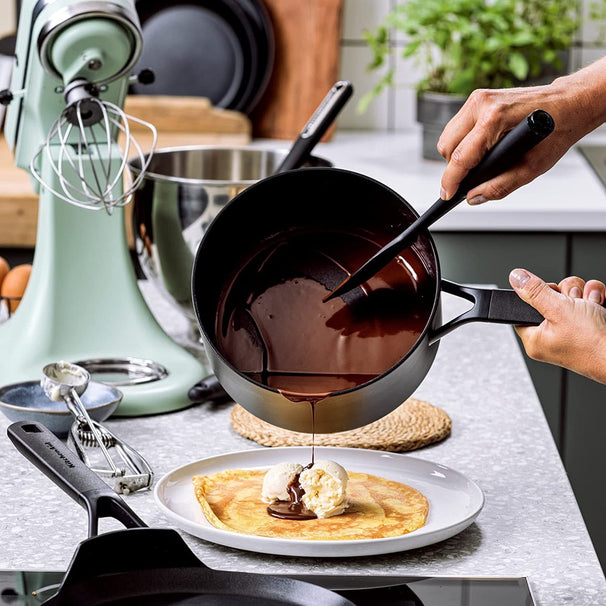 KitchenAid Stielkasserolle Classic Forged Schwarz ø 20 cm / 3,1 Liter - keramische Antihaftbeschichtung