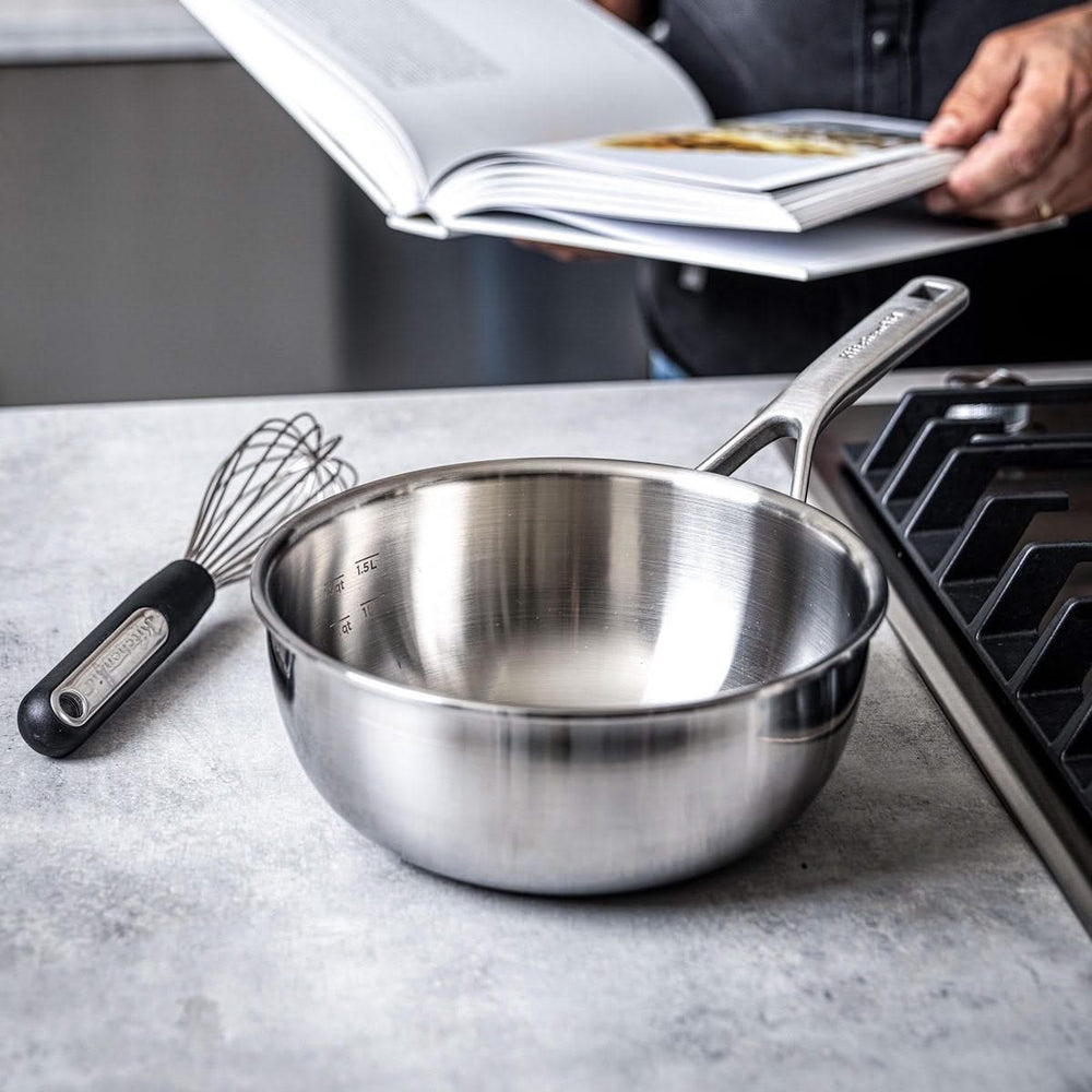 KitchenAid Sauteuse Tri-Ply RVS ø 22 cm / 3.1 Liter - sfeerbeeld 2