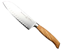 Messermeister Santokumes met Kuiltjes Oliva Luxe Olijfhout 16.5 cm - sfeerbeeld 1