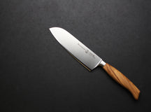 Messermeister Santokumes Oliva Luxe Olijfhout 16.5 cm - sfeerbeeld 2