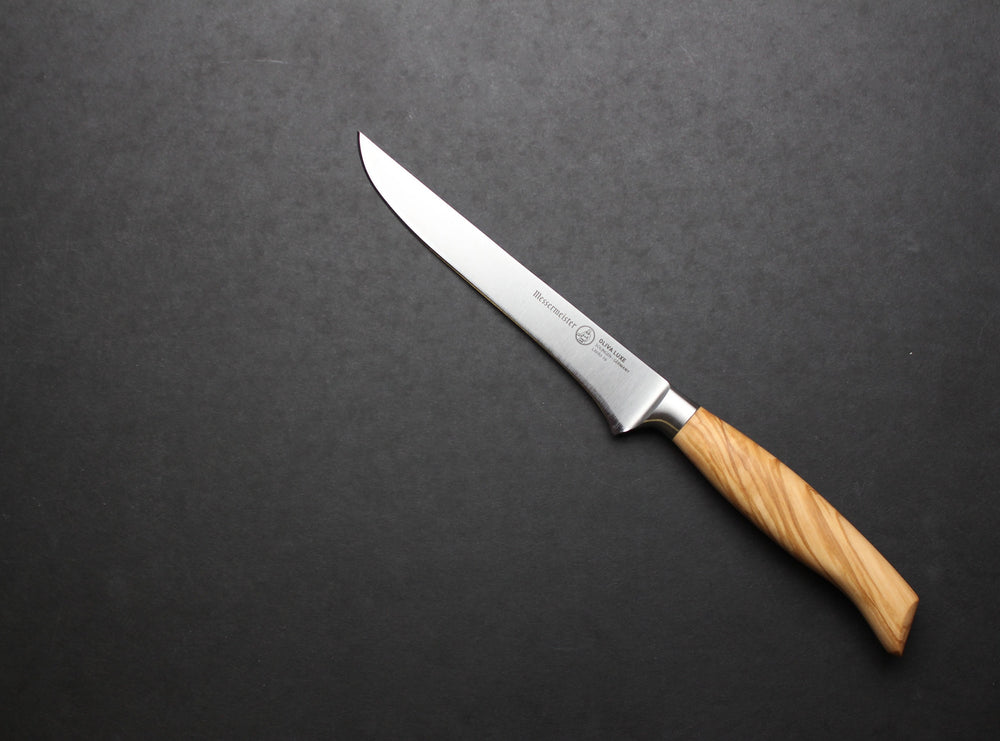 Messermeister Uitbeenmes Oliva Luxe Olijfhout 16 cm - sfeerbeeld 1