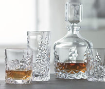 Nachtmann Whiskey Set Sculpture 3-delig - Karaf 750 ml & 2 Whiskeyglazen 365 ml - sfeerbeeld 3